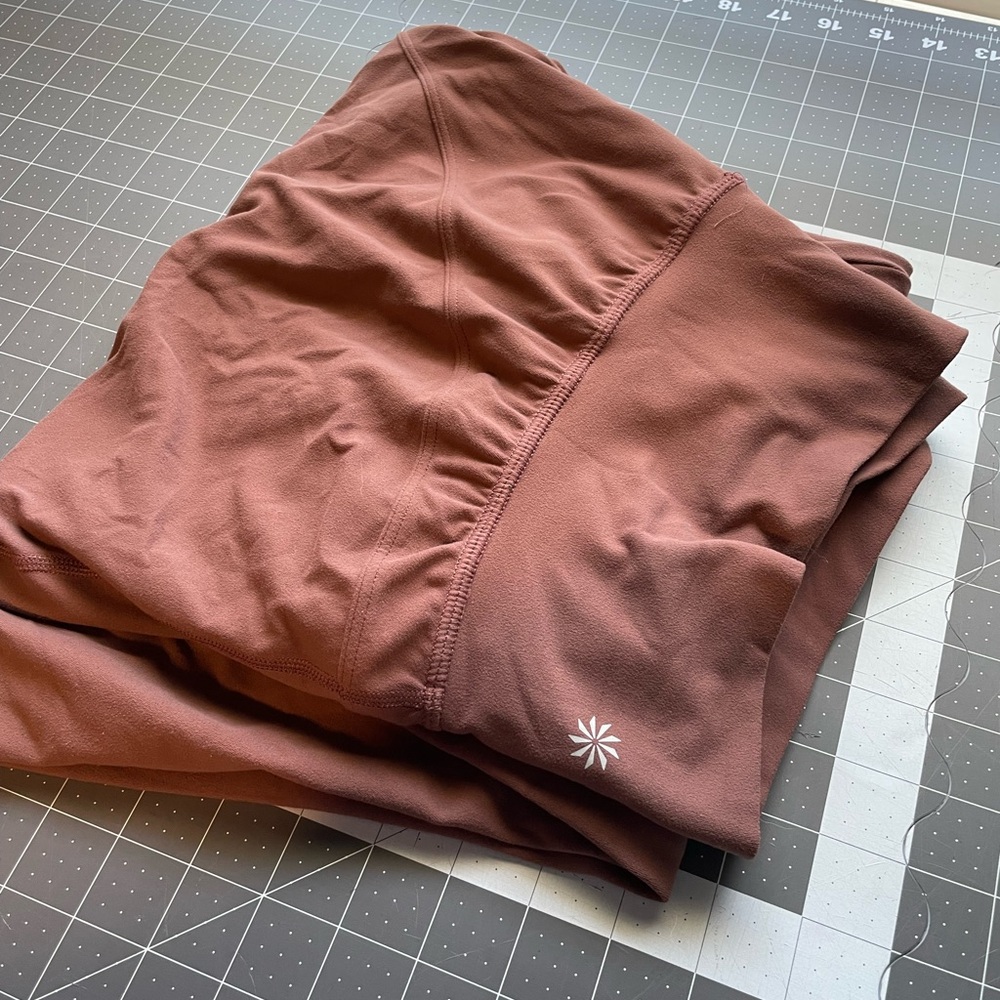 XLT Athleta salutation joggers. EUC.